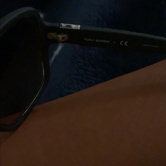 Tory Burch sunglasses - Picture 3 of 4